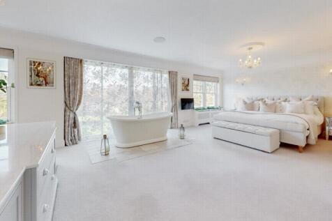Principal bedroom