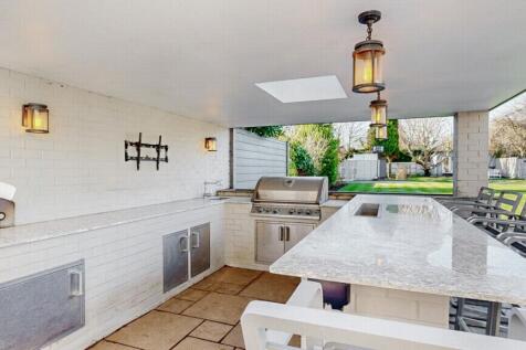Outdoor kitchen