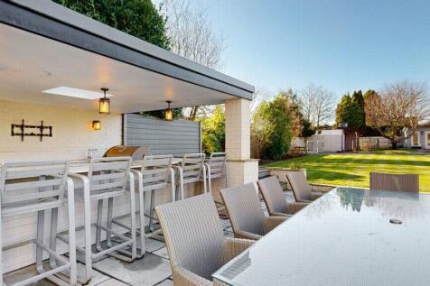 Alfresco dining