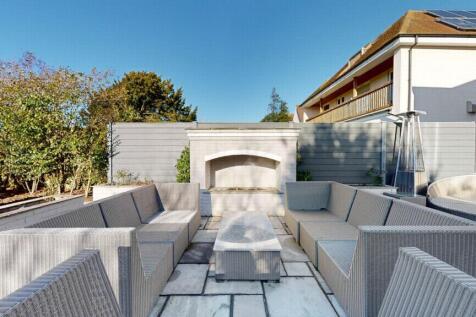 Outdoor fireplace