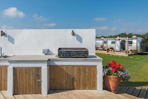 Outdoor kitchen