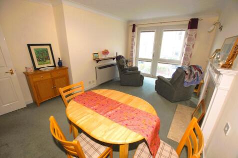 Sitting/dining room