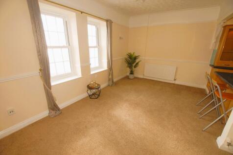 Sitting/dining room