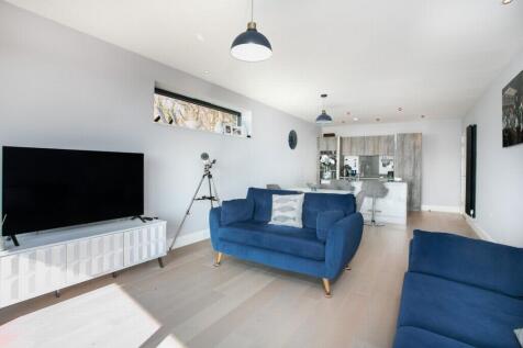 Kitchen/dining/living
