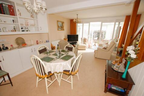 Sitting/dining room