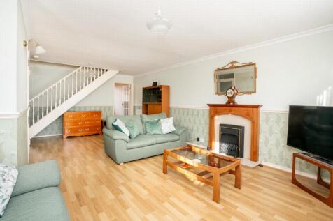 Sitting/dining room