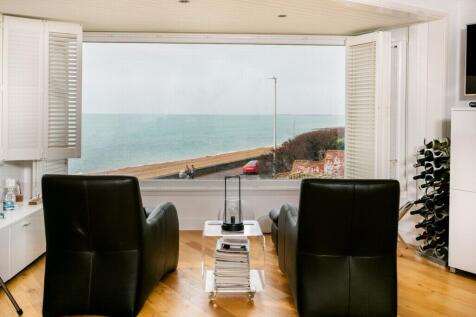 Sitting/dining rm