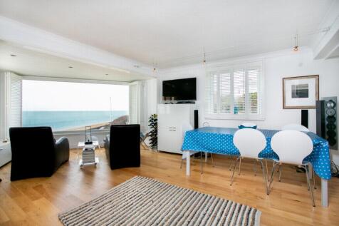 Sitting/dining rm