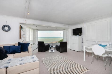 Sitting/dining room