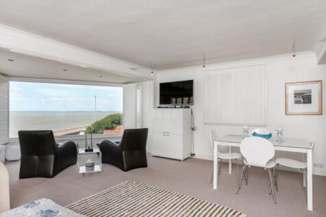 Sitting/dining room