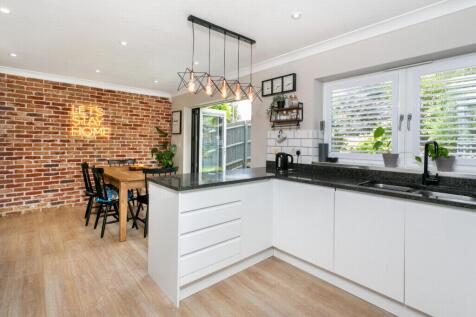Kitchen/dining rm