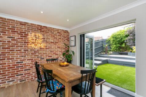 Kitchen/dining rm