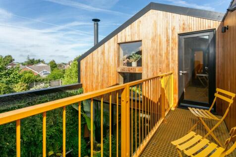 Balcony/bridge