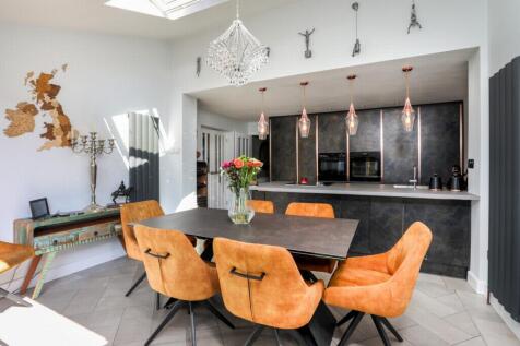 Kitchen/dining rm