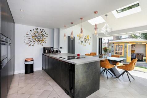 Kitchen/dining rm