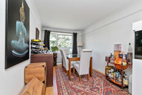 24HewittClose-10.jpg