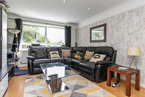 24HewittClose-9.jpg