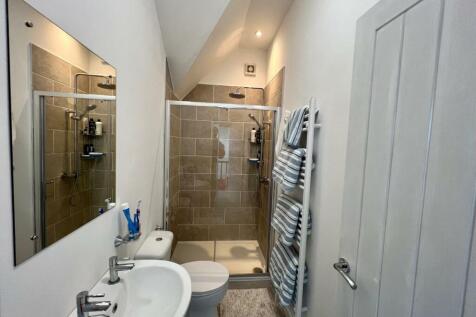 ensuite.jpg