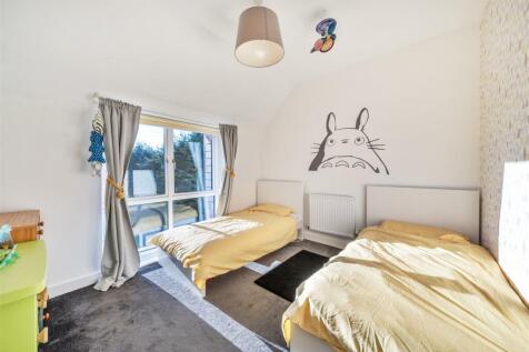 5 Woodford Green - Bedroom 4..jpg
