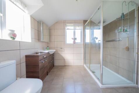2 ENSUITE.jpg