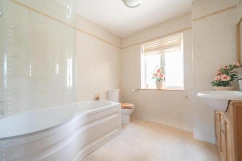 15 BATHROOM 3.jpg