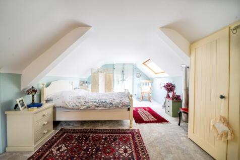 14 BEDROOM.jpg