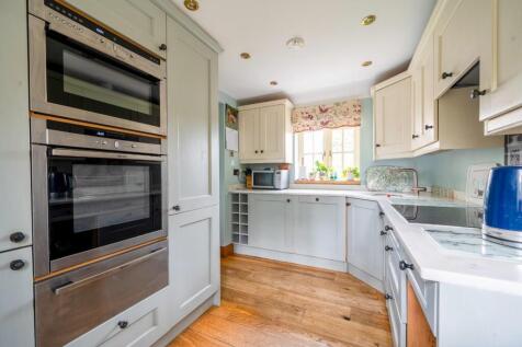 17 KITCHEN 2.jpg
