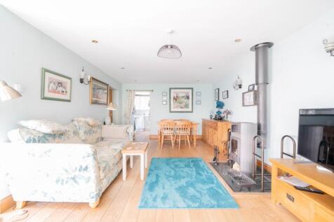 19 LIVING ROOM.jpg