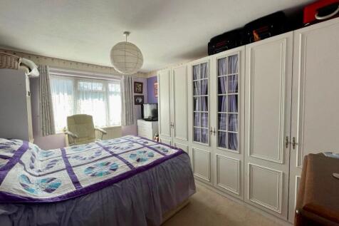 The Cresent -Bedroom.jpg