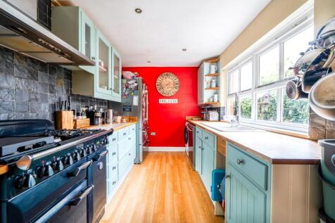 4 KITCHEN.jpg
