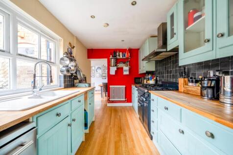 5 KITCHEN 2.jpg