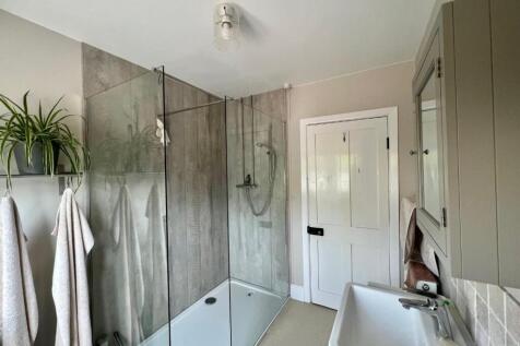 shower room 1.jpg