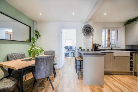 4 KITCHEN DINING.jpg