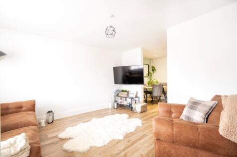 19 LIVING ROOM 2.jpg