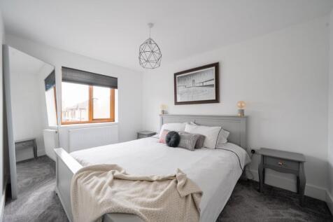 8 BEDROOM 1.jpg