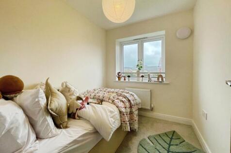 pbox-bedroom-346680.JPG