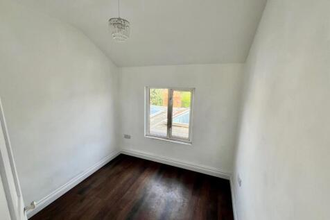 35 Upper Poole Road - Bedroom 3..jpg