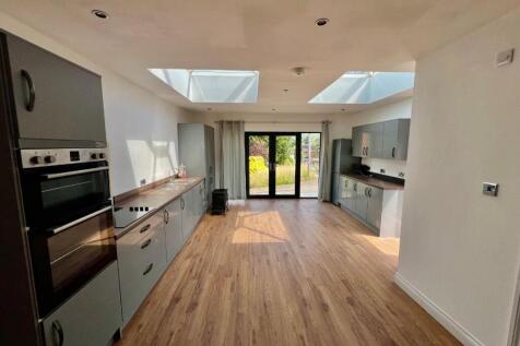 35 Upper Poole Road - Kitchen 3.jpg