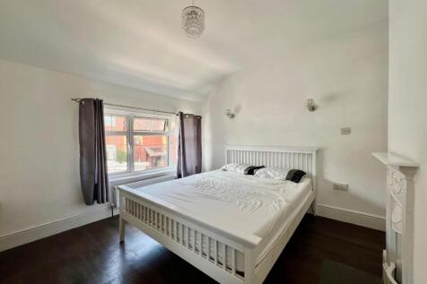 35 Upper Poole Road - Main Bedroom.jpg
