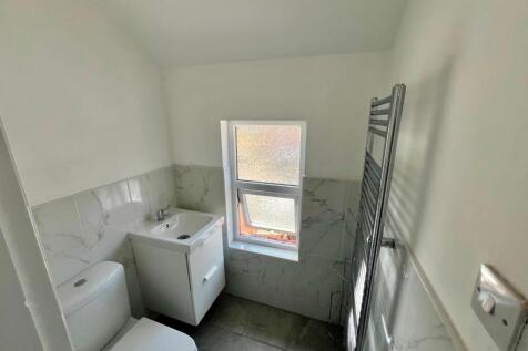 35 Upper Poole Road - WC.jpg