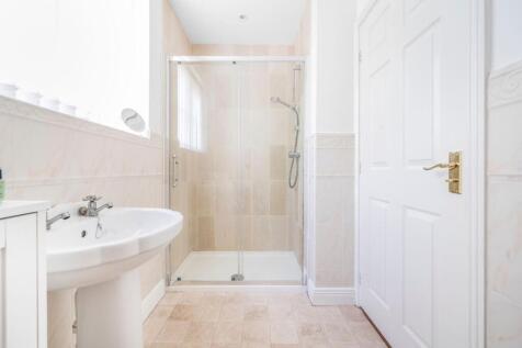 ensuite.jpg