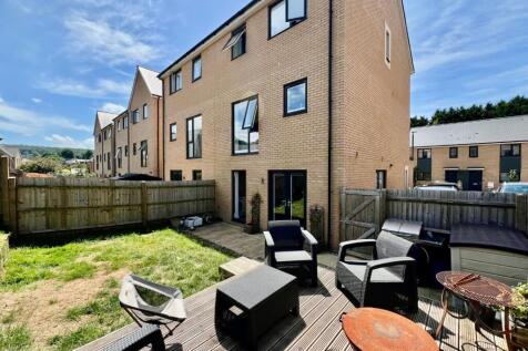 63 Lister Road - Decking.jpg