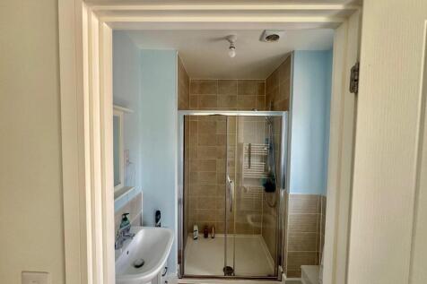 63 Lister Road - Bedroom one ensuite.jpg