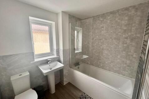 12 Little Elms - Bathroom.jpg