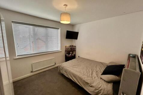 12 Little Elms - Bedroom 2..jpg