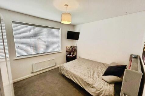 pbox-bedroom-317523.jpg