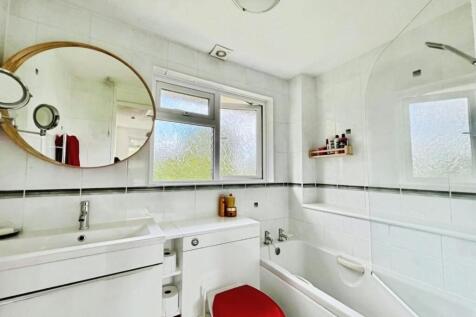 pbox-bathroom-321662.jpg