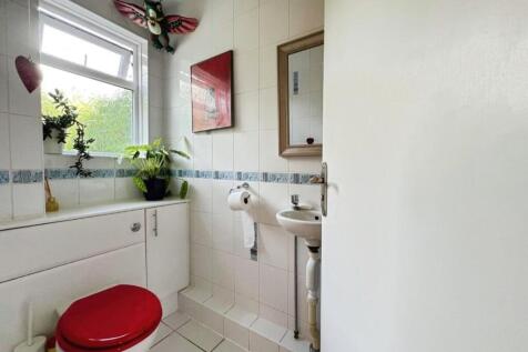 pbox-bathroom-321662.jpg