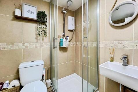 pbox-bathroom-320463.JPG