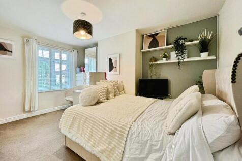 pbox-bedroom-320463.JPG